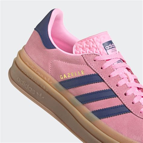 Adidas gazelle bold pink - Dec 9, 2022 · The lateral side of the Adidas Gazelle Bold in the pink colorway.Courtesy of Adidas “It wouldn’t be a list of adidas’ most iconic shoes without the Gazelle. First worn on indoor courts in ... 